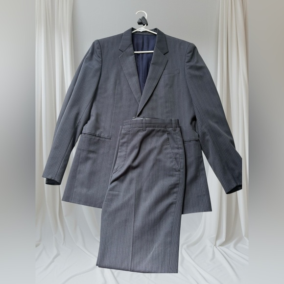 Classic Gray Pinstripe Men's Suit 32x32 - Picture 1 of 6